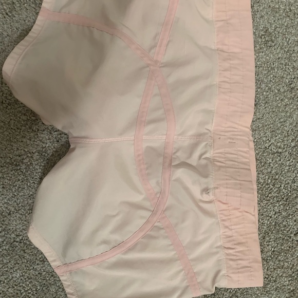 Lululemon shorts strawberry milkshake - Picture 2 of 5